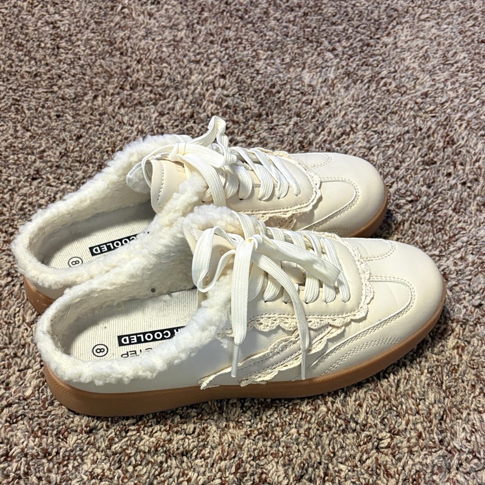 Lucky Step Women's Cream Fur-Lined Mule Sneakers